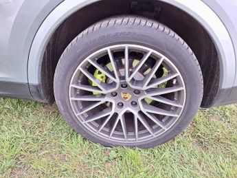 Porsche Cayenne 3.0 V6 E-Hybrid 17.9kWh TiptronicS 4WD Euro 6 (s/s) 5dr (3.6kW C