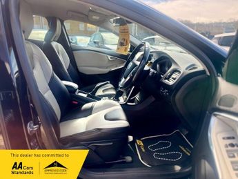 Volvo V40 D2 CROSS COUNTRY LUX