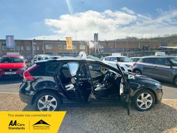 Volvo V40 D2 CROSS COUNTRY LUX