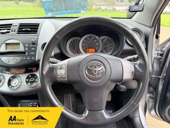 Toyota RAV4 2.0 XT-R SUV 5dr Petrol Automatic 4WD (212 g/km, 150 bhp)