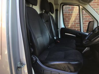Peugeot Boxer 2.2 BlueHDi 335 Professional Panel Van 5dr Diesel Manual L2 H2 E