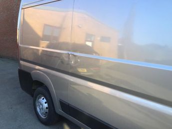 Peugeot Boxer 2.2 BlueHDi 335 Professional Panel Van 5dr Diesel Manual L2 H2 E