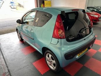 Peugeot 107 1.0 12V Envy Hatchback 3dr Petrol Manual Euro 5 (68 ps)