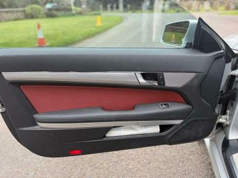 Mercedes-Benz E Class 3.0 E350 CDI V6 BlueEfficiency Sport G-Tronic Euro 5 2dr