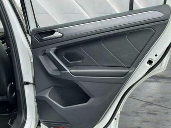 Volkswagen Tiguan 2.0 TDI BlueMotion Tech R-Line DSG 4Motion Euro 6 (s/s) 5dr