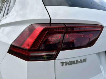 Volkswagen Tiguan 2.0 TDI BlueMotion Tech R-Line DSG 4Motion Euro 6 (s/s) 5dr