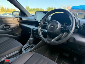 Toyota Yaris 1.5 VVT-h Design Hatchback 5dr Petrol Hybrid E-CVT Euro 6 (s/s) 