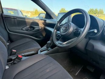 Toyota Yaris 1.5 VVT-h Design Hatchback 5dr Petrol Hybrid E-CVT Euro 6 (s/s) 