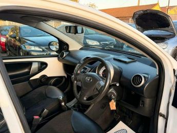 Toyota AYGO 1.0 VVT-i Ice Euro 5 5dr