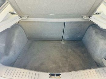Ford Focus 1.6 Zetec 5dr