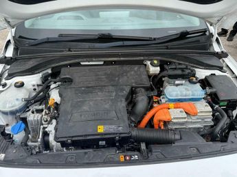 Hyundai Ioniq 1.6 h-GDi Premium DCT Euro 6 (s/s) 5dr