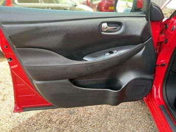 Nissan Leaf 24kWh Acenta Auto 5dr