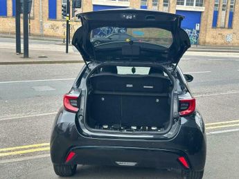 Toyota Yaris 1.5 VVT-h Dynamic E-CVT Euro 6 (s/s) 5dr