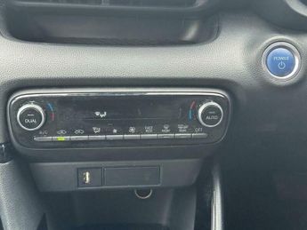 Toyota Yaris 1.5 VVT-h Dynamic E-CVT Euro 6 (s/s) 5dr