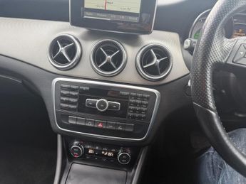 Mercedes CLA180 AMG Line Coupe CLA180 SPORT