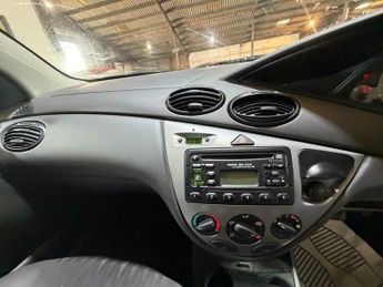 Ford Focus 1.6i 16v Zetec 5dr