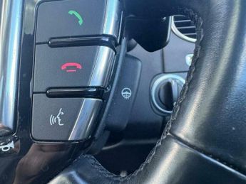 Land Rover Discovery 3.0 SD V6 Landmark SUV 5dr Diesel Auto 4WD Euro 6 (s/s) (256 bhp