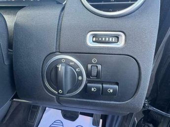Land Rover Discovery 3.0 SD V6 Landmark SUV 5dr Diesel Auto 4WD Euro 6 (s/s) (256 bhp