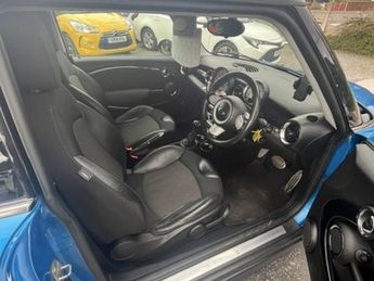 MINI Mini COOPER S-AMAZING CONDITION INSIDE AND OUT-AUTOMATIC-VERY LOW MIL