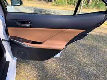 Lexus IS300h SE