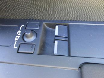 Land Rover Defender 3.0 D200 MHEV Hard Top SUV 3dr Diesel Auto 4WD SWB Euro 6 (s/s) 