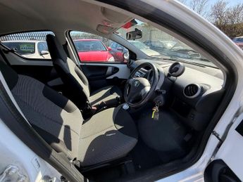 Toyota AYGO VVT-I MODE MM AC