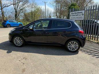 Peugeot 208 BLUE HDI S/S ALLURE