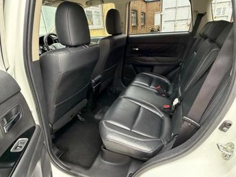 Mitsubishi Outlander 2.0h 12kWh 4h CVT 4WD Euro 6 (s/s) 5dr