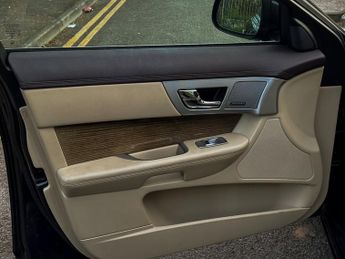 Jaguar XF 2.2d Premium Luxury Auto (s/s) 200 Bhp | 1 Former Keeper _ Full 