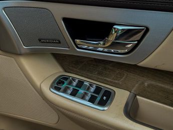 Jaguar XF 2.2d Premium Luxury Auto (s/s) 200 Bhp | 1 Former Keeper _ Full 