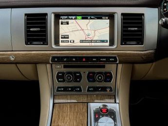 Jaguar XF 2.2d Premium Luxury Auto (s/s) 200 Bhp | 1 Former Keeper _ Full 