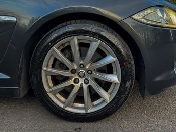 Jaguar XF 2.2d Premium Luxury Auto (s/s) 200 Bhp | 1 Former Keeper _ Full 