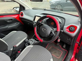Toyota AYGO VVT-I X-PLAY X-SHIFT