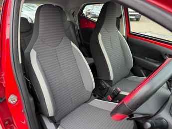 Toyota AYGO VVT-I X-PLAY X-SHIFT