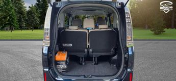 Toyota Voxy 1.8L HYBRID AUTO 7 SEATS 5 DR