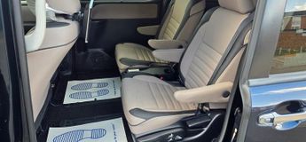 Toyota Voxy 1.8L HYBRID AUTO 7 SEATS 5 DR