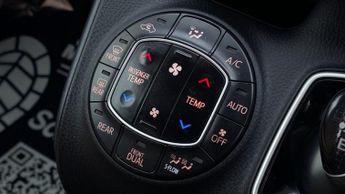 Toyota Noah 1.8L HYBRID AUTO 7 SEATS 5 DR