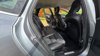 Volvo S90 2.0 D4 Momentum Saloon 4dr Diesel Auto Euro 6 (s/s) (190 ps)