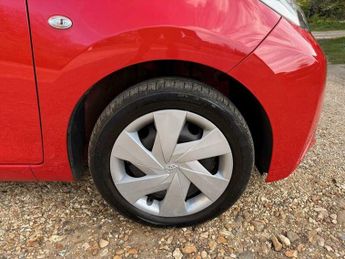 Toyota AYGO 1.0 VVT-i x-play x-shift Euro 6 5dr