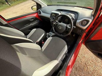 Toyota AYGO 1.0 VVT-i x-play x-shift Euro 6 5dr