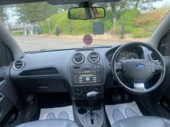 Ford Fiesta 1.6 Ghia 5dr