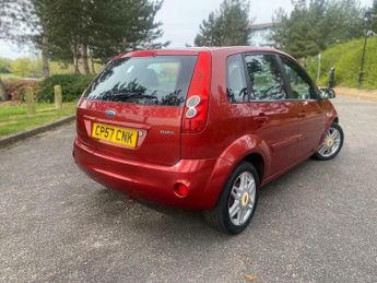 Ford Fiesta 1.6 Ghia 5dr