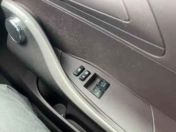 Toyota iQ 1.0 VVT-i 2 Hatchback 3dr Petrol Manual Euro 4 (68 bhp)