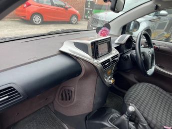 Toyota iQ 1.0 VVT-i 2 Hatchback 3dr Petrol Manual Euro 4 (68 bhp)