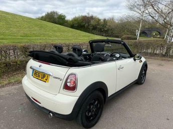 MINI Convertible 2.0 Cooper D Auto Euro 5 2dr