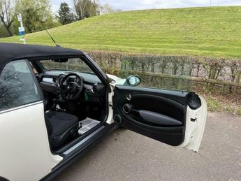 MINI Convertible 2.0 Cooper D Auto Euro 5 2dr