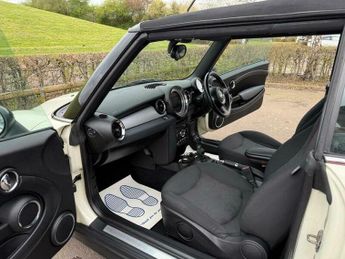 MINI Convertible 2.0 Cooper D Auto Euro 5 2dr