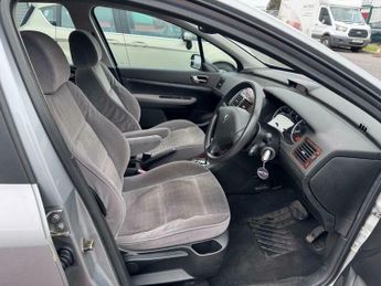 Ford Fiesta 1.6 16v SE 5dr (a/c)