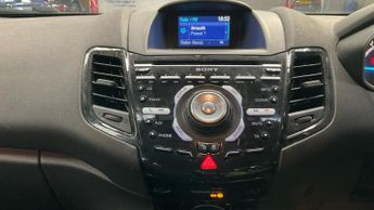 Ford Fiesta 1.6 Titanium Hatchback 5dr Petrol Powershift Euro 5 (105 ps)