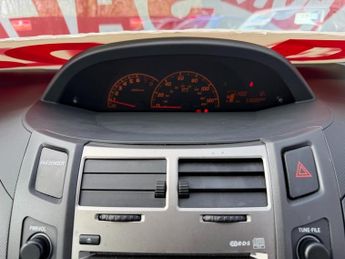 Toyota Yaris VVT-I TR -ONLY 59685 MILES, ONLY £35 ROAD TAX, SERVICE HISTORY, 